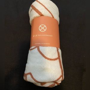 VIX Paula Hermanny Lotus towel. 59” NWT
